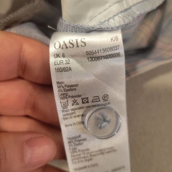 Oasis Gray Bermudas with Tailored Style and Front Pleat Size US 2 - Picture 7 of 9